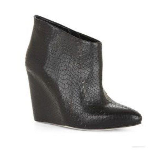 “BCBG-MAXAZRIA” WOMENS VADANS BLACK LEATHER SNAKE PRINT ZIPPER ANKLE BOOTS – 8 1 - Picture 2 of 12